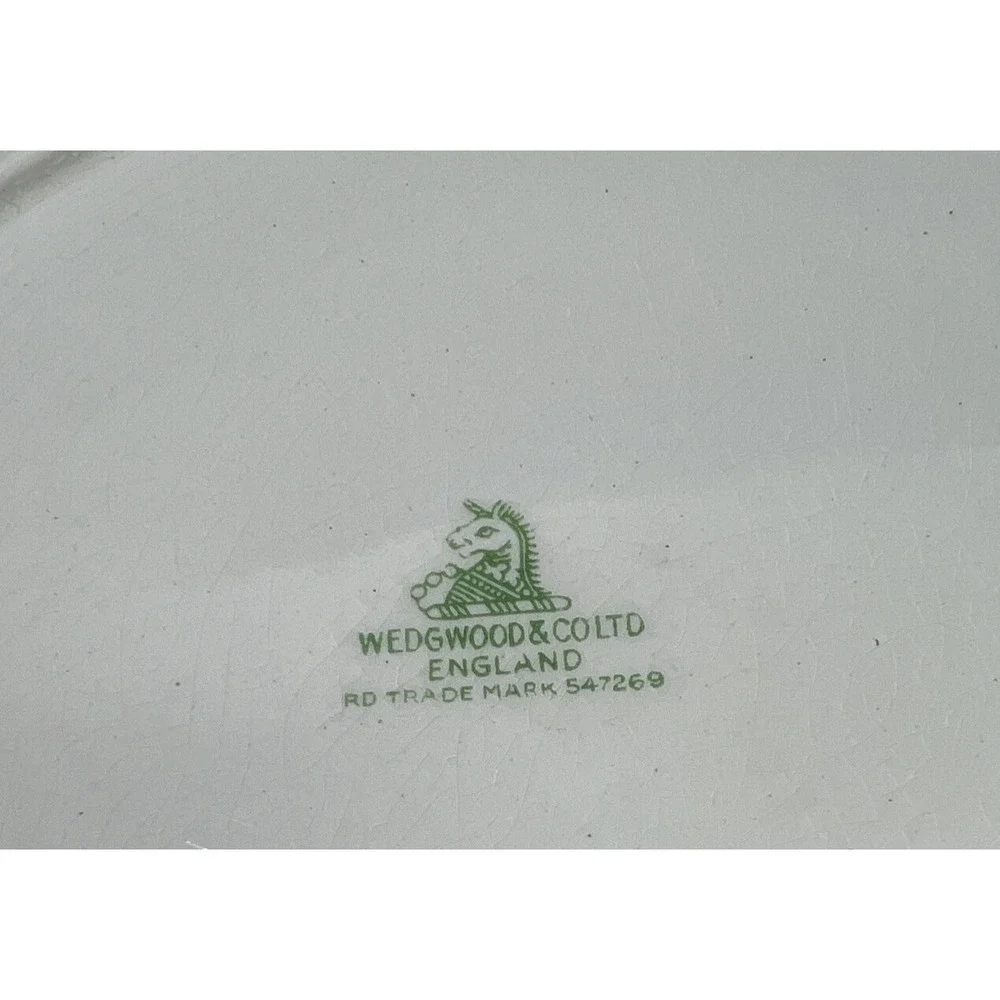 Wedgwood England‎ Embossed Ivory Porcelain Floral Dinner Plate Gold Trim 11
